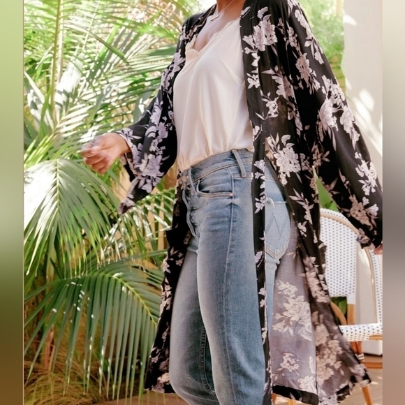 Spiritual Gangster Maya Kimono Robe in Black and Pink Monochrome Floral Print - Picture 5 of 8